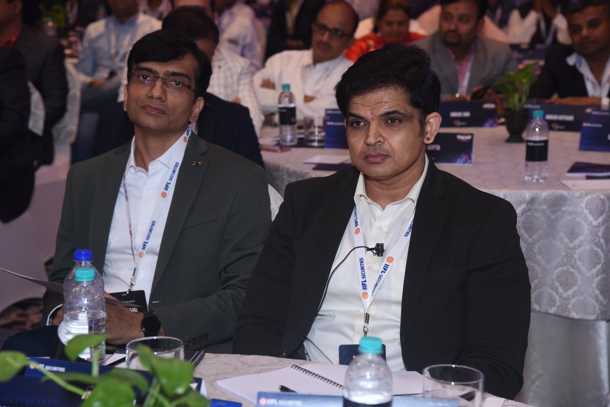 IIFLCorporate's tweet photo. IIFL Securities hosts top 100 partners at #FanFare event. Graced by maverick investor #MadhuKela, #MarketGuru @sanjiv_bhasin, inspiring #CaptainRaghuRaman and hosted by @venkataraman_27, Chairman, @srajb, CEO, Retail and @CHINTANR_MODI, Senior Director at #IIFLSecurities https://t.co/l3zVuxPEhY