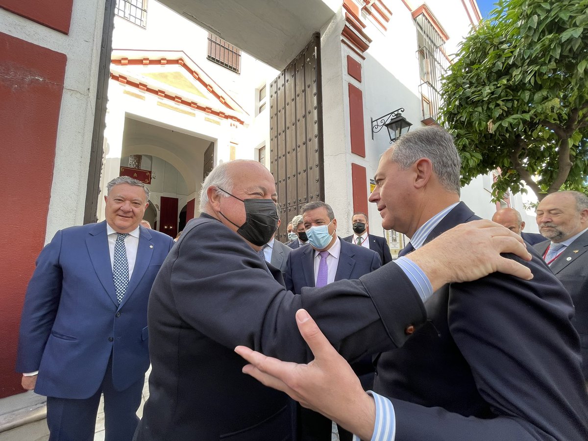 jlsanzalcalde's tweet photo. Hoy, el consejero de @saludand @jesusraguirre ha estado con la @HdadBuenFin en este Miércoles Santo especial para los de la calle San Vicente. Con esta visita, continúa la puesta en valor del Centro de Estimulación Precoz, referente de la obra social de nuestra #SSantaSevilla22 https://t.co/MIvq65551j