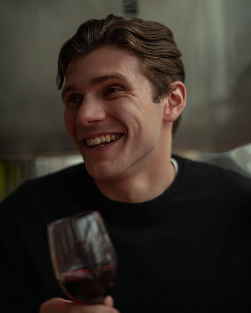 Dudles_Media's tweet photo. Sourire. #Paris #Portrait #Photography https://t.co/eOjmXHoQsK https://t.co/Sh3bKub5oY