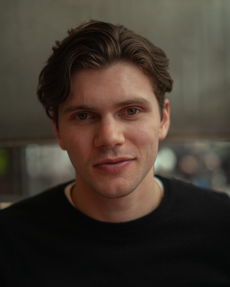 Dudles_Media's tweet photo. Sourire. #Paris #Portrait #Photography https://t.co/eOjmXHoQsK https://t.co/Sh3bKub5oY