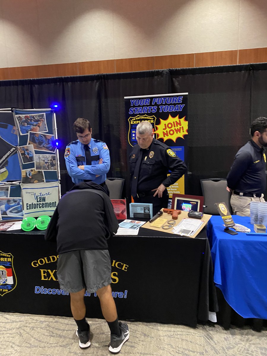 stephen_kelley1's tweet photo. Wayne area students enjoying the 2022 Career Fair. https://t.co/vRGtrZ0RcZ