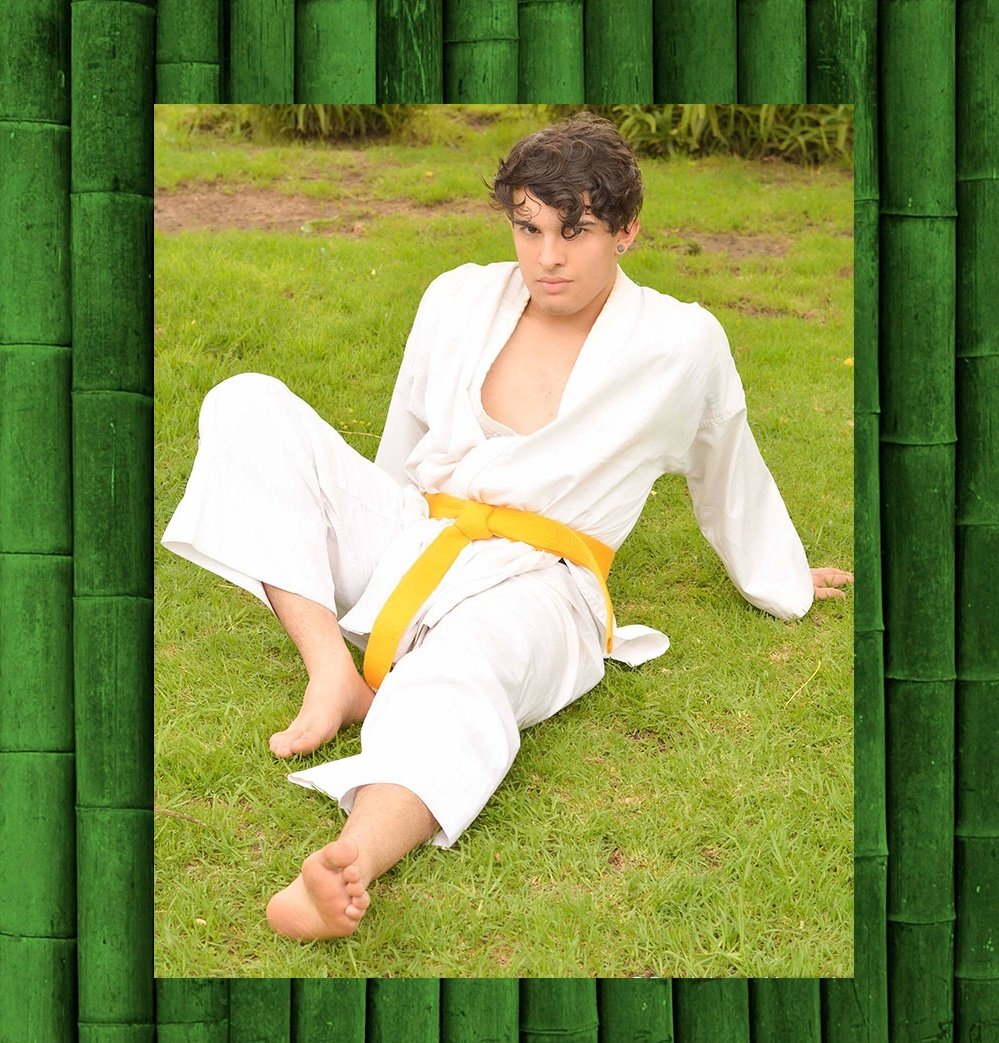 danielzaankara1's tweet photo. Meet #MasterShawn our beautiful argentinian yellow belt taekwondo #twink 🥋🦶🏻🇦🇷
He have the softhes feet!🦶🏻 And the cutest smile😸Such a dreamy young boy
What would u like to know about him ? Let me know in the comments
#karatekicks
#footsoles #karatefeet #taekwondo #judofeet https://t.co/VwTGeMA0QY