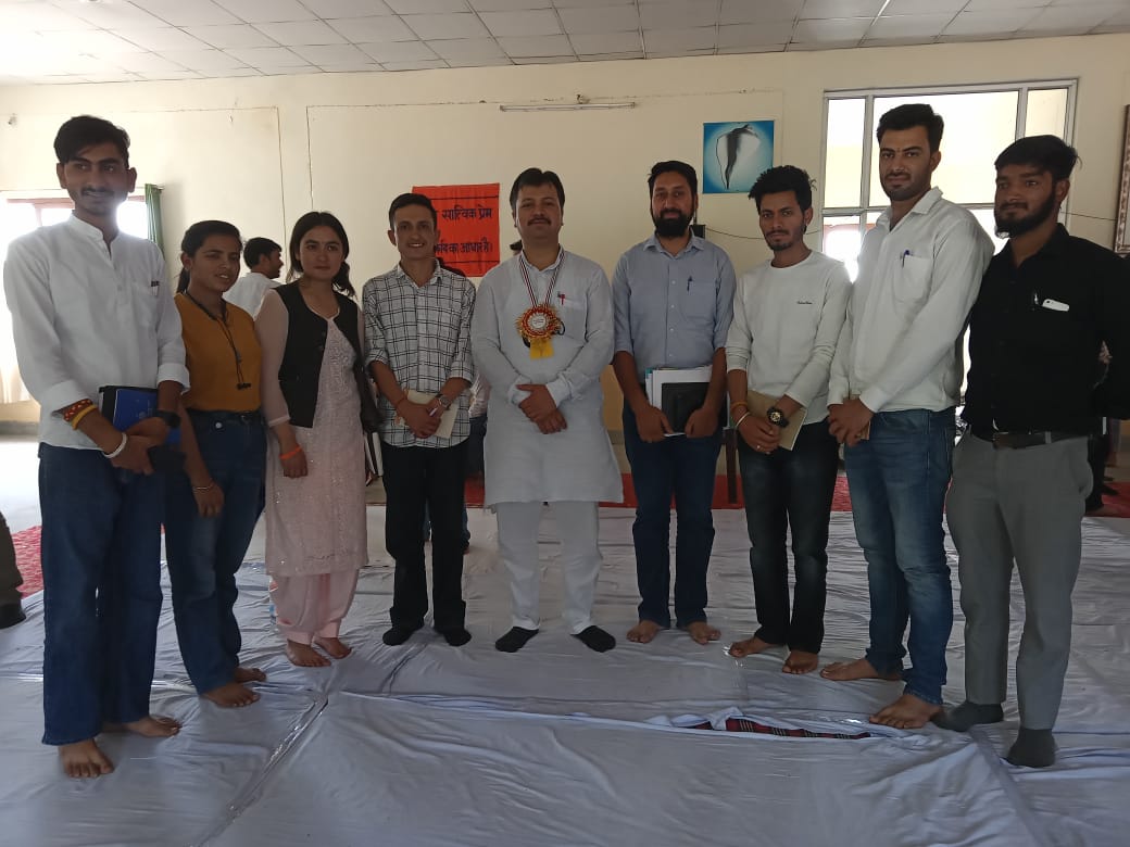 iShubhamRathour's tweet photo. अखिल भारतीय विद्यार्थी परिषद हिमाचल प्रदेश के आशावान कार्यकर्ताओ की बैठक हमीरपुर  में संपन्न हुई ।।
#HumABVPhain
@AshishSainram @iGauravAttri https://t.co/nvB85Ff91C