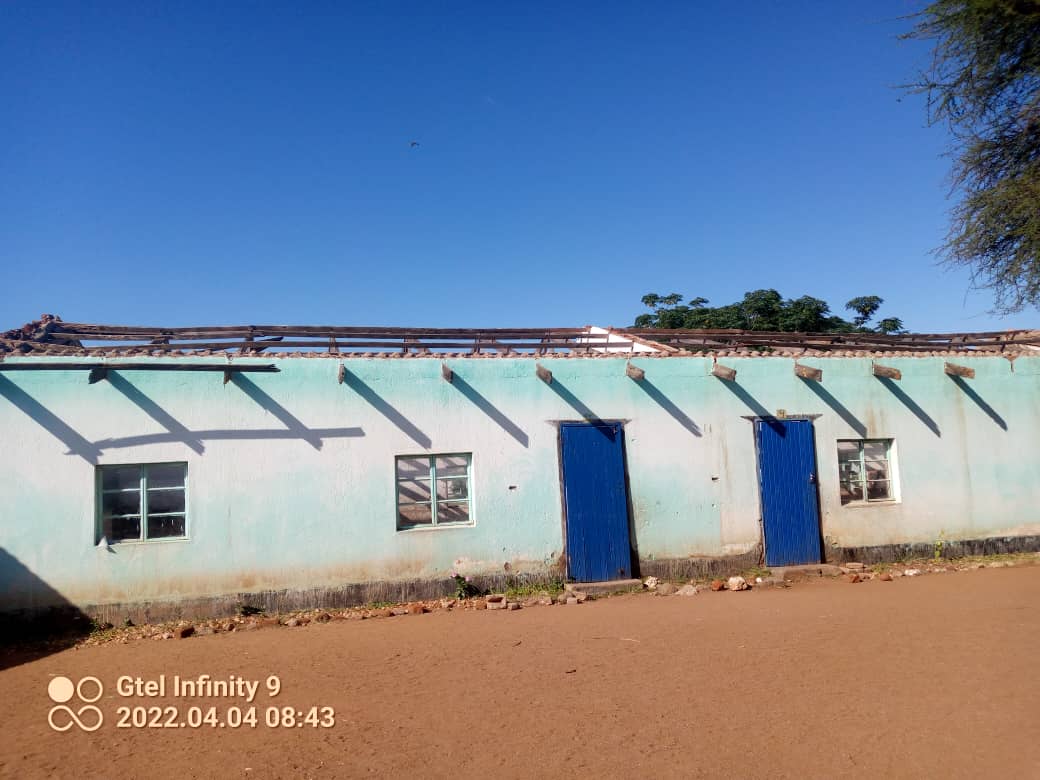 Bengo Pry Sch in Gwanda South constituency in Matebeleland South Province.
Roof was blown away laat year but upto today nothing has been done.
#ZanuPFMustGo 
#studentslivesmatters
@daddyhope @nelsonchamisa @Mahlabangadli @zamoepre @Njemnyama8 @ceechimbiri2 @Cde_Ostallos