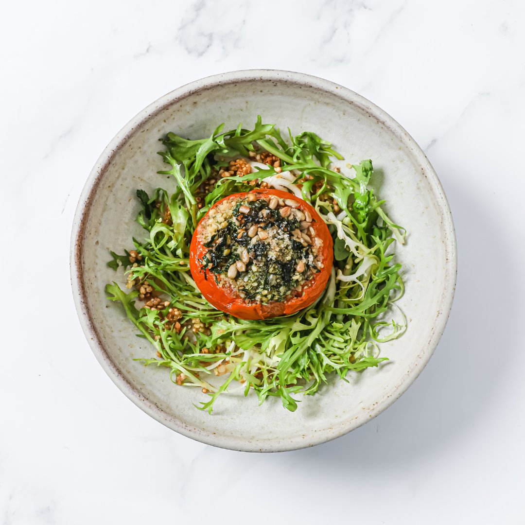 Roasted half beefsteak tomato with toasted sunflower seeds, hulled hemp, herbs and gluten-free breadcrumbs with quinoa, mixed peppers and green bean salad and wholegrain mustard and red wine vinaigrette 😋 

Dish: Provencale tomato salad 🍅🥗