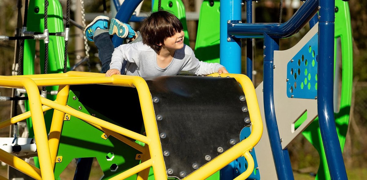 CunninghamRec's tweet photo. GT Stadium...Obstacle Course FUN in a small footprint. Great for smaller spaces, smaller budgets and BIG FUN! #outdoorfitness #GTStadium #GameTime #obstaclecourseactivities #obstaclecourse #schoos #parks #playgrounds https://t.co/vLh0iJ56fz https://t.co/ZqDo6WYokJ