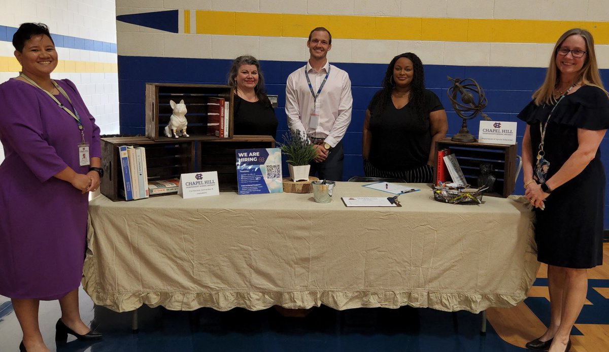rdicker19's tweet photo. Our curriculum team did a great job representing our department at the 2022 Job Fair! @CHISDCurriculum https://t.co/vqQZjeaYt8