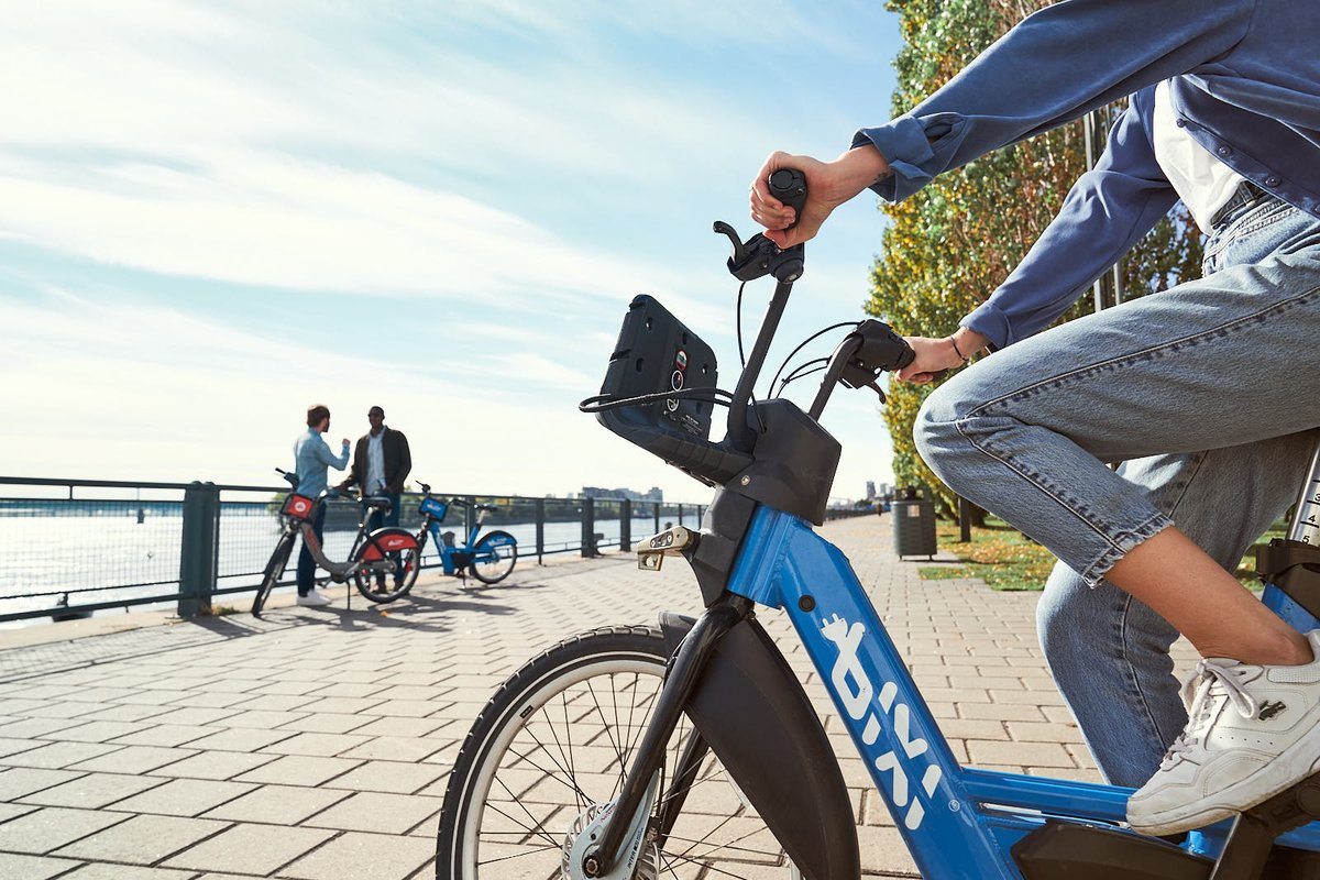 BIXImontreal's tweet photo. THE NETWORK IS OPEN! 🎉🚲🥳 
Keep an eye on the station map via the mobile app to see BIXIs arrive at stations and find your first bike!
➡ https://t.co/7htiVmNAYV

Have a great season, BIXISTS! https://t.co/xaiyGbiwTA