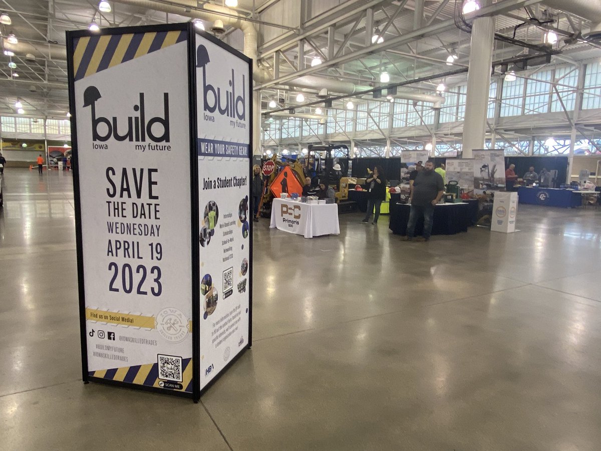 NIACCInnovWork's tweet photo. Glad to be a part of @myniacc’s booths at #BuildMyFuture today! Lots of awesome groups here today! @STEM_IA @IASkilledTrades https://t.co/Gid3bKGFRe