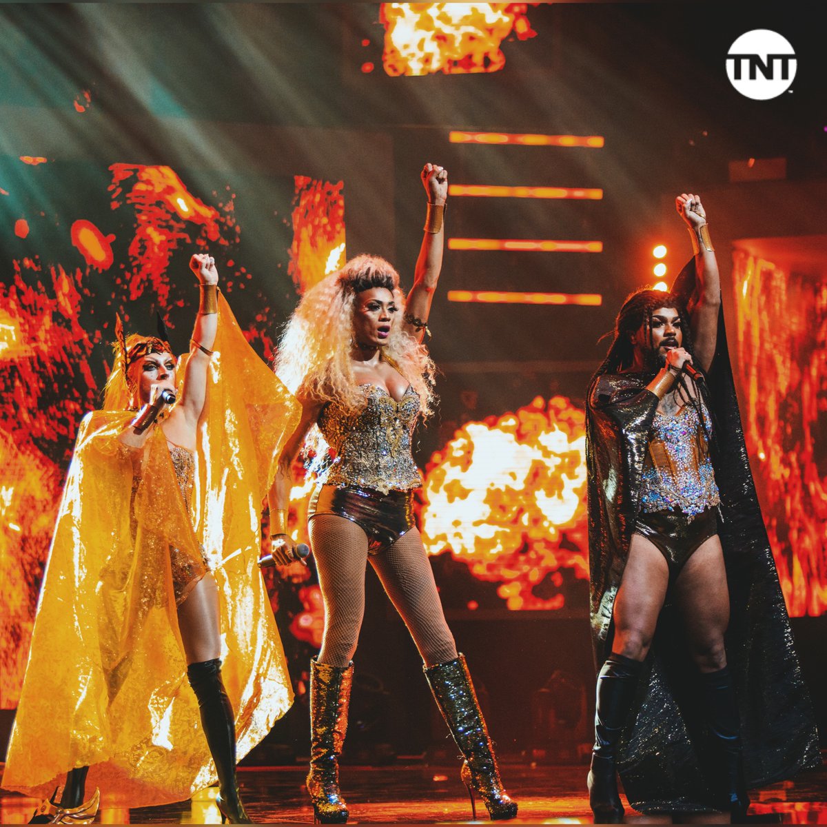 TNTbr's tweet photo. RAINHAS! 👑✨ Ainda tô aqui pensando nessas apresentações impecáveis 💅🏾#QueenStars toda segunda às 20h no meu canal! https://t.co/9m3hXeJfsr