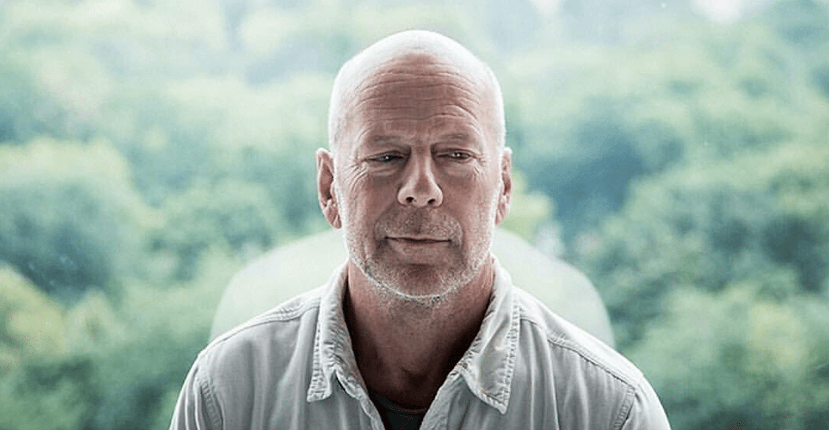 TVREZE's tweet photo. Bruce Willis https://t.co/2rffsk1hKE https://t.co/ITNe7Nnh5Q