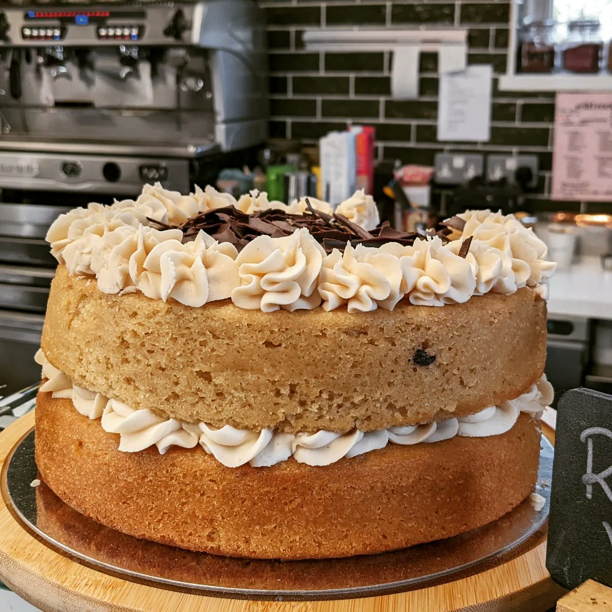 VeganOlive1's tweet photo. What a find #WildRootCafe #Halsall nr #Southport 💯 #Vegan...amazing array of cakes, sandwiches and products...I was like a kid in a sweet shop #Itseasy2bvegan 💯👌☺️👍😍 https://t.co/JeSutV4EXk