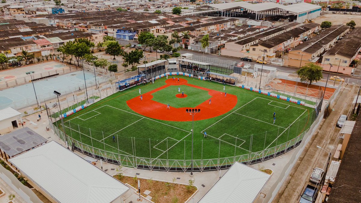 DiegoArcos14's tweet photo. Mucho Lote y sus nuevas canchas …la @alcaldiagye cumplió https://t.co/VLeJAm3baO