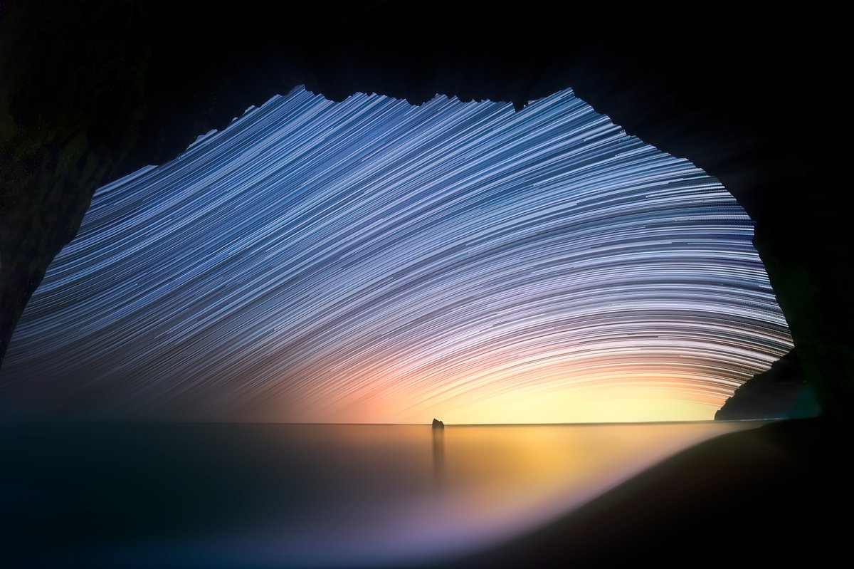 photopills's tweet photo. “The caves of Gargano national park are the setting for this star trail. The light pollution helped create a surreal atmosphere.” 🤓
📷  Nikon D3s | 14mm | ƒ/2.8 | 25sx590 BBB | ISO 6400
👉 Photo by Maurizio Pignotti
📍 Planned with PhotoPills: https://t.co/W63ghgm5Ec https://t.co/3jDX1uAymF