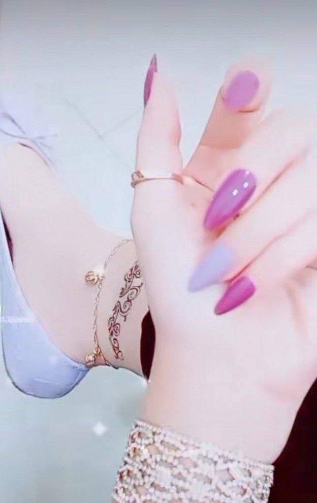 هيه مو كلمن حجت ويه الزلم طاح الشرف 😏
الدلة أنثى وكعدت بنص المضيف ندووش 🥰🤗💞🦋
تحياتي 💞للجميع