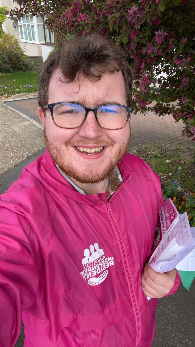 JamesGilesRBK's tweet photo. Another incredible afternoon on the doorstep, this time in #NewMalden Village ward for @RBKIndependents candidates @MarcTraceyRBK, Richard Hebborn and @RBKgreens candidate Lucy Howard

#WorkingTogether https://t.co/bpZWCAXeT5
