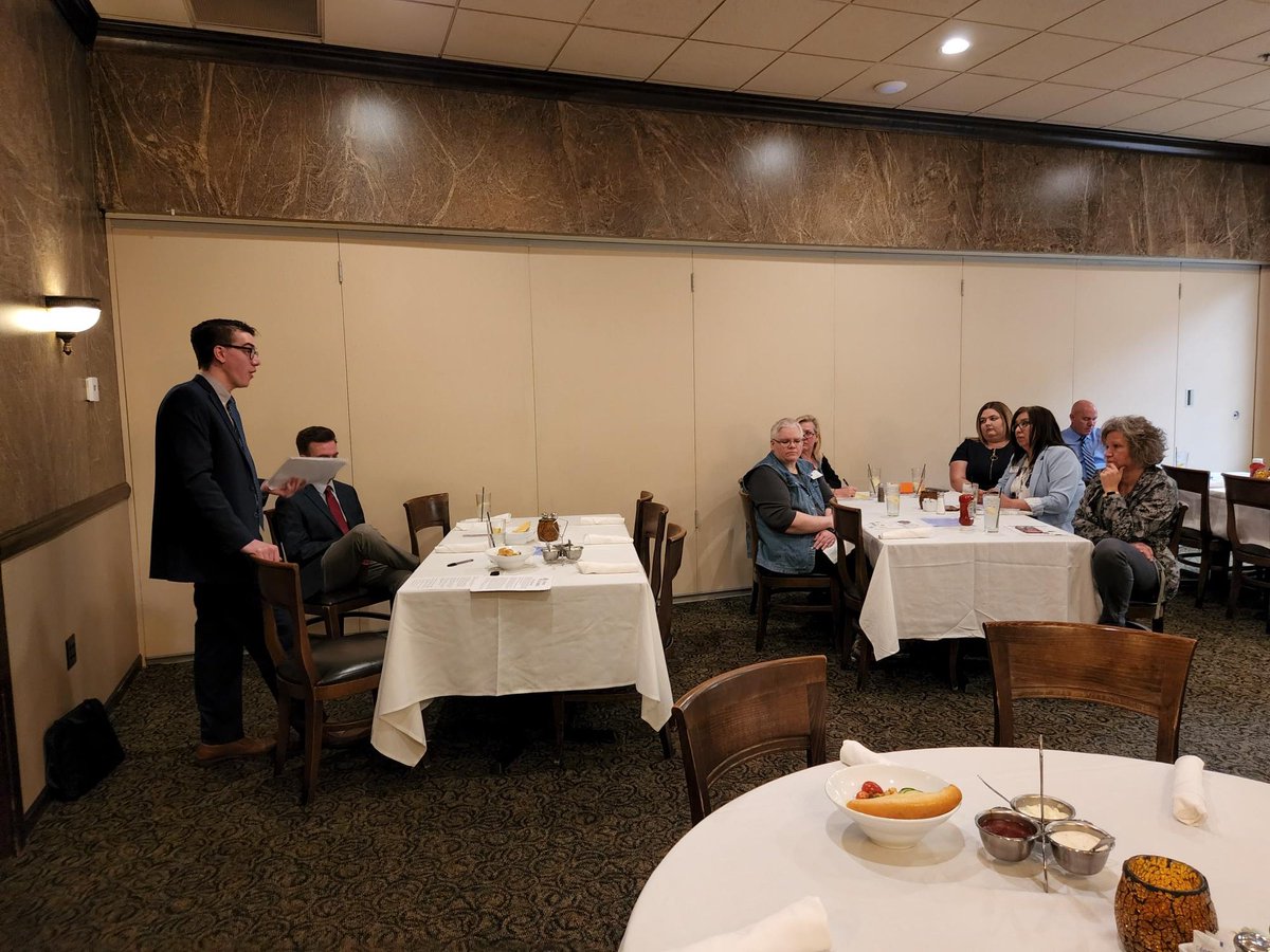 ILChamber's tweet photo. Thank you, Sauk Valley Area Chamber of Commerce for inviting our Manager of Legislative Relations, Andrew Cunningham to provide an update at your lunch & learn. #localchambers @USChamber https://t.co/ol2YlPJDUU