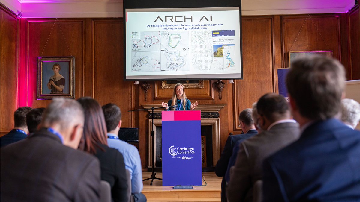 We were given the great opportunity to present ArchAI at the #CambridgeConference UK Showcase. It was great to meet senior leaders from the international delegation as well as lots of leading UK #geospatial organisations. Thanks @OrdnanceSurvey and @Geovation!