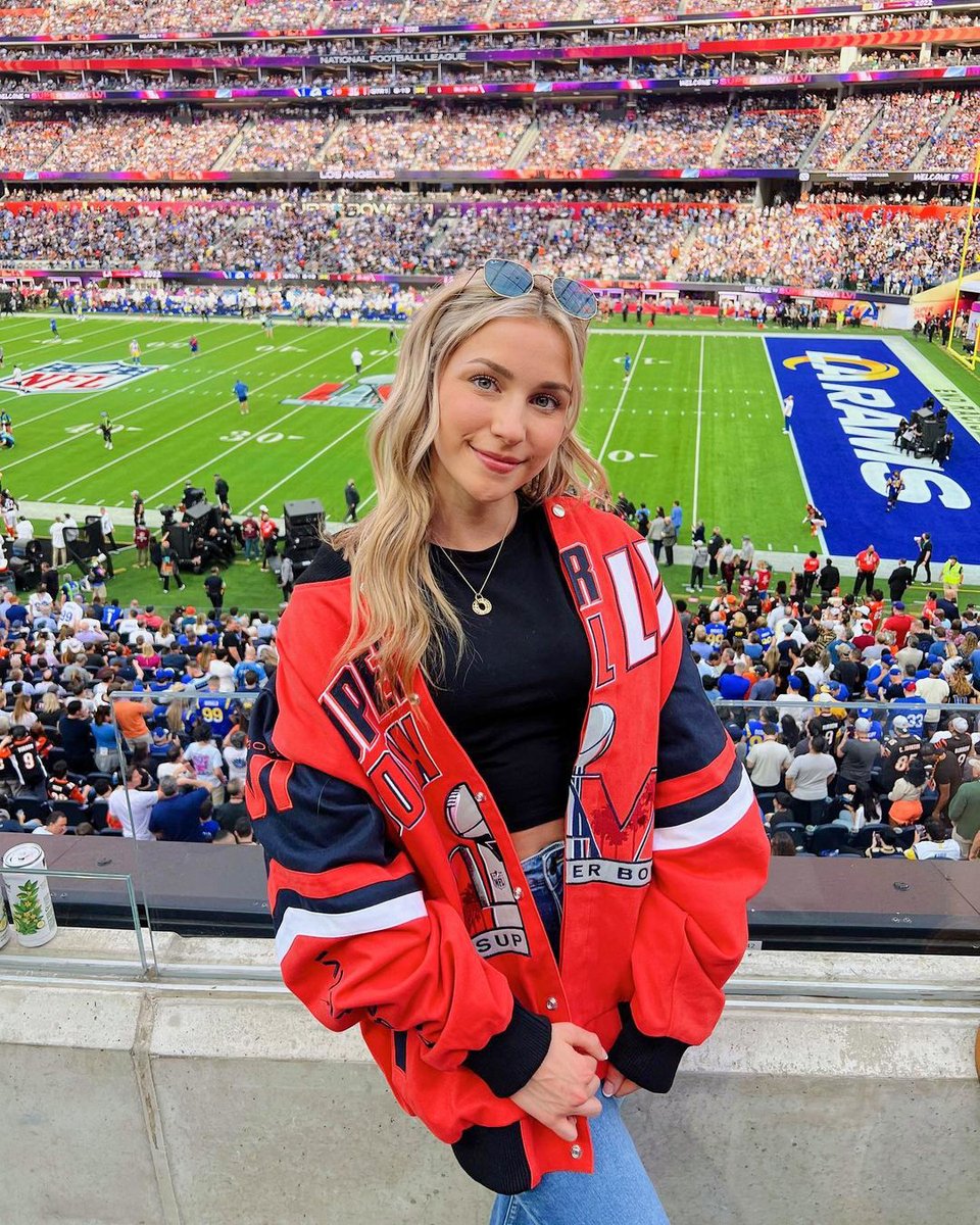 Front Office Sports on Twitter: "The Washington Commanders have introduced  influencer Katie Feeney as the team's first-ever "Social Media  Correspondent." Feeny has more than 7.5 million followers across TikTok and  Instagram alone.