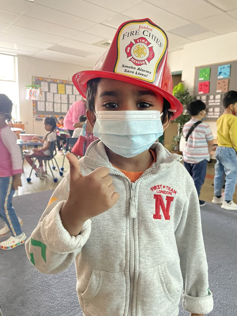 Mrs_Grant_'s tweet photo. A huge thank you to Fire Fighter Leanne from @OttFire for the super engaging fire safety presentation! We were so excited to learn about this very important job that keeps us safe every day and how to keep ourselves safe! 🔥🚒 @StRoseLimaOCSB @StRoseofLimaKP1 @MmeSplinterKP2 https://t.co/IiLaYQ2i4z
