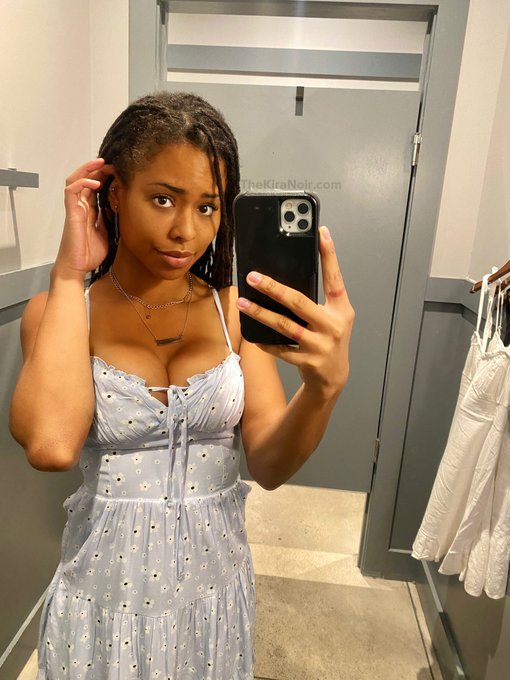 2 pic. my problem with cute dresses like this used to be that I didn't fill out the chest enough https://t