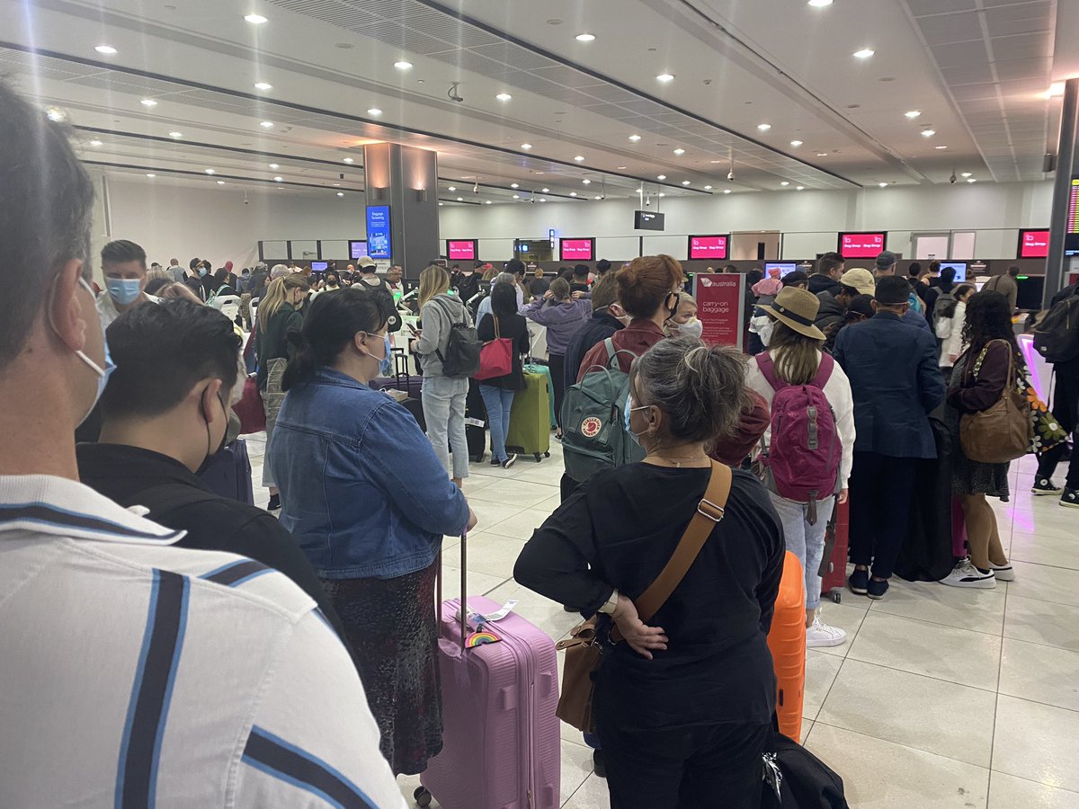liz3gr's tweet photo. Melbourne airport at 5.15 this morning https://t.co/2L1r1mtvLm