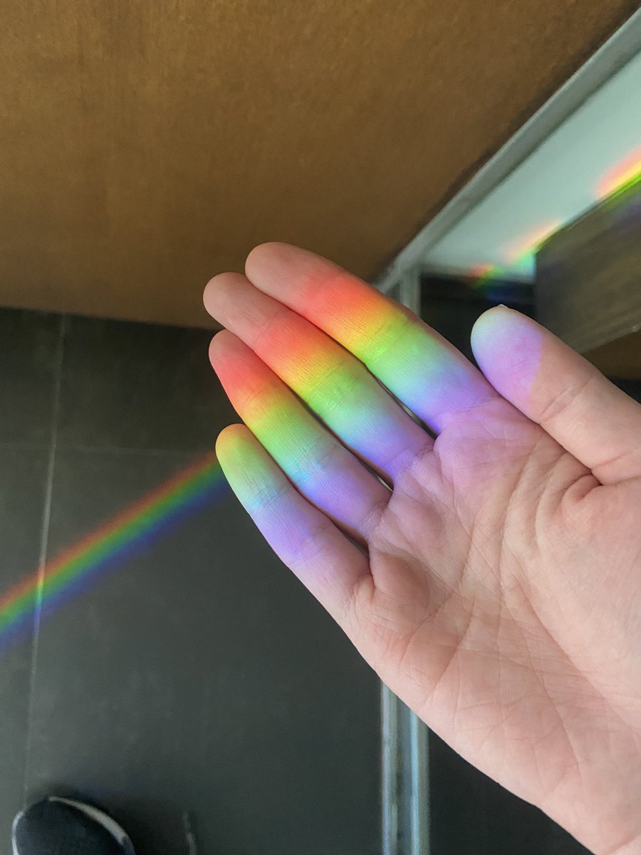 Cyberamiga_'s tweet photo. we have in our hands the magic of colors https://t.co/CHI09GOWrj