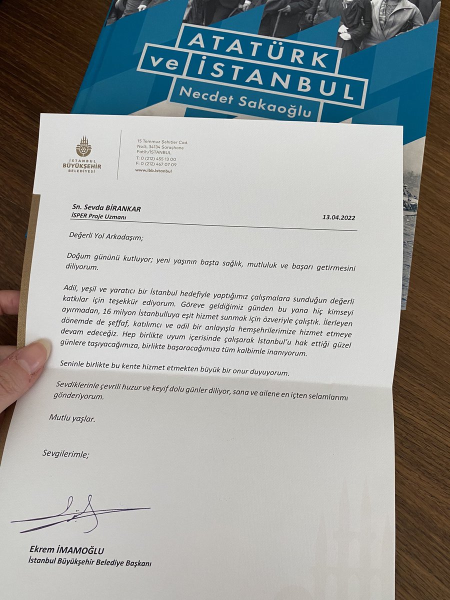 Sevda Birankar Emin (@birankar_sevda) on Twitter photo Bazen küçük gibi gözüken sürprizler yoğun iş temposunda sizi mutlu edip işinize daha da bağlanmanızı sağlayabilir.
Bugün ofisimde başkanımız <a href="/ekrem_imamoglu/">Ekrem İmamoğlu</a> tarafından gelen bu güzel jest beni çok mutlu etti. İstanbul'u böyle ince düşünen insanlar yönetiyor. 🫶 Bazen küçük gibi gözüken sürprizler yoğun iş temposunda sizi mutlu edip işinize daha da bağlanmanızı sağlayabilir.
Bugün ofisimde başkanımız <a href="/ekrem_imamoglu/">Ekrem İmamoğlu</a> tarafından gelen bu güzel jest beni çok mutlu etti. İstanbul'u böyle ince düşünen insanlar yönetiyor. 🫶