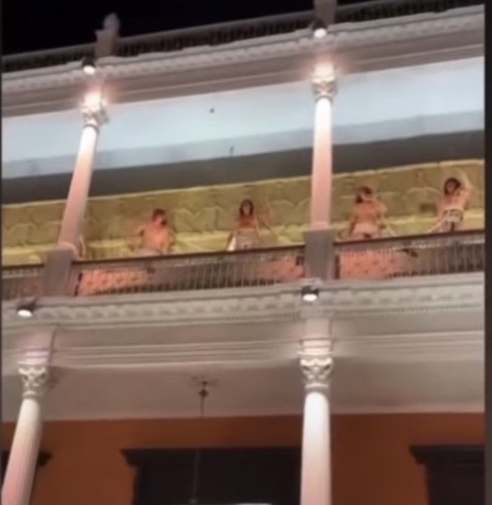 AMosqueraRosado's tweet photo. Las personas racializadas NO somos un accesorio bonito o un elemento decorativo para armar eventitos. Vernos como un producto es reproducir lógicas deshumanizantes, coloniales y racistas; y hacer de la conquista un show es asqueroso y despreciable. https://t.co/qqQlOGzX9p