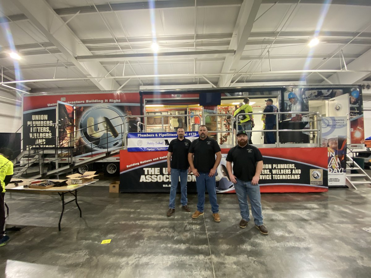 MissouriWorks's tweet photo. The Missouri Apprentice Ready - Springfield team had a great time at the @BuildMyFutureMO event!
#MoApprentice #Construction #Apprenticeship https://t.co/DU3UeJmTMy