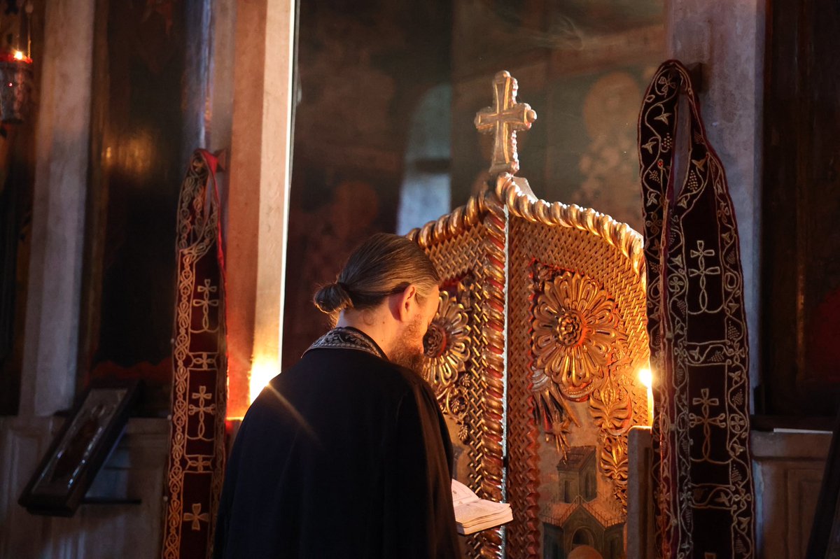 DecaniMonastery's tweet photo. Visoki Dečani #Monastery during the morning Lenten service. Prayer, silence and light amid the beauty of a #medieval church #UNESCO World cultural heritage, #Serbian #Orthodox #Chinch in #Kosovo https://t.co/dFUqoQm3PP