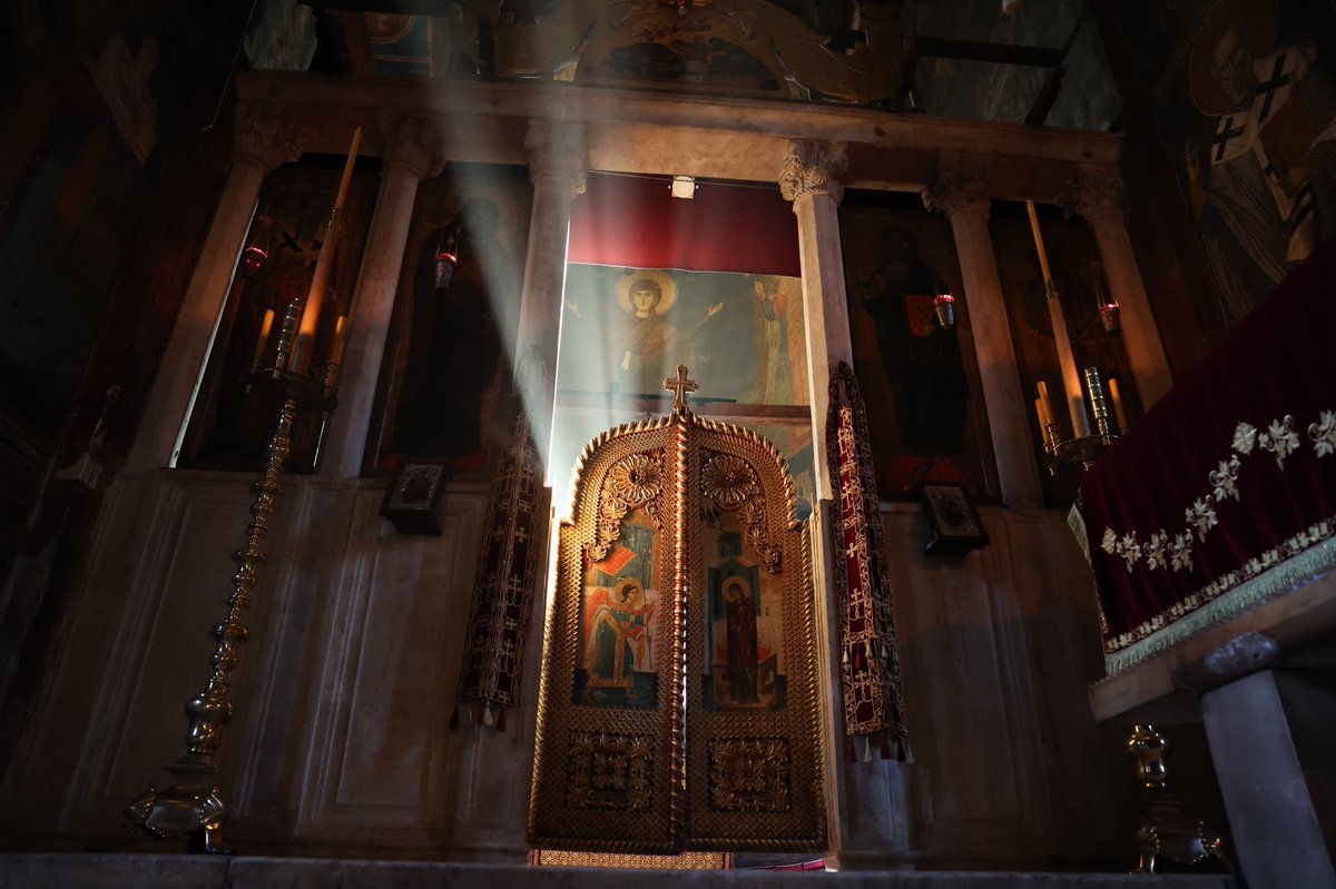 DecaniMonastery's tweet photo. Visoki Dečani #Monastery during the morning Lenten service. Prayer, silence and light amid the beauty of a #medieval church #UNESCO World cultural heritage, #Serbian #Orthodox #Chinch in #Kosovo https://t.co/dFUqoQm3PP