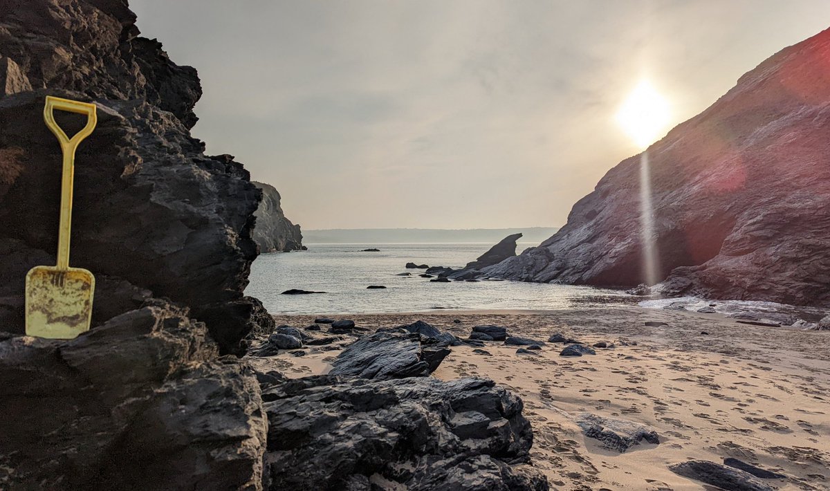 Clare_Rutter's tweet photo. A fantastic evening #standuppaddleboarding from Llangrannog taking in Traeth Bach & Penbryn beaches & return with a lovely sunset every shade of the rainbow! 🌈
#irocker #paddleboarding #paddleboardingadventures #SUP #adventure #wales #visitwales #clarerutterwherenextadventures https://t.co/EfHlNRdzbT