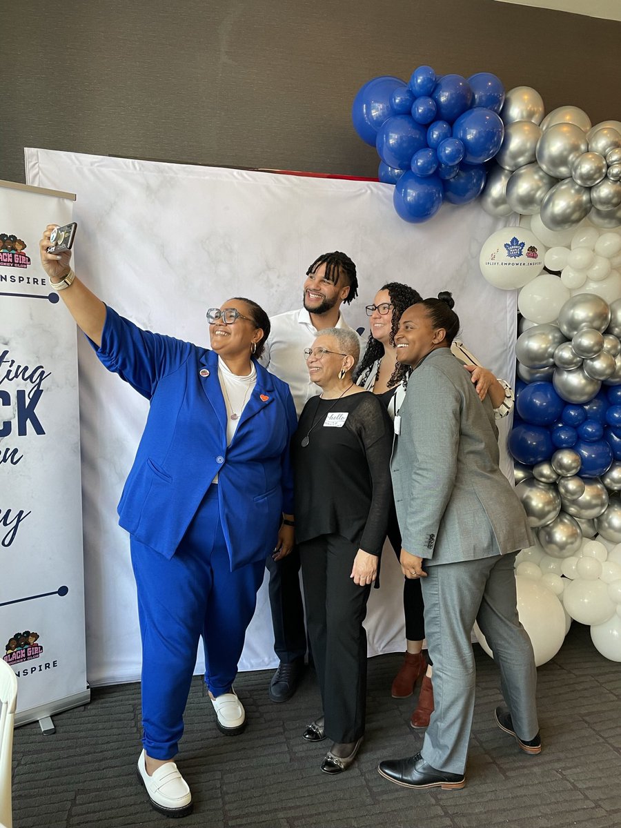 KrystiClarke's tweet photo. @reneehess you are a star and you lit that room up from the time you walked in. Now let’s see your selfie game ❤️ https://t.co/U6hha5pOGp