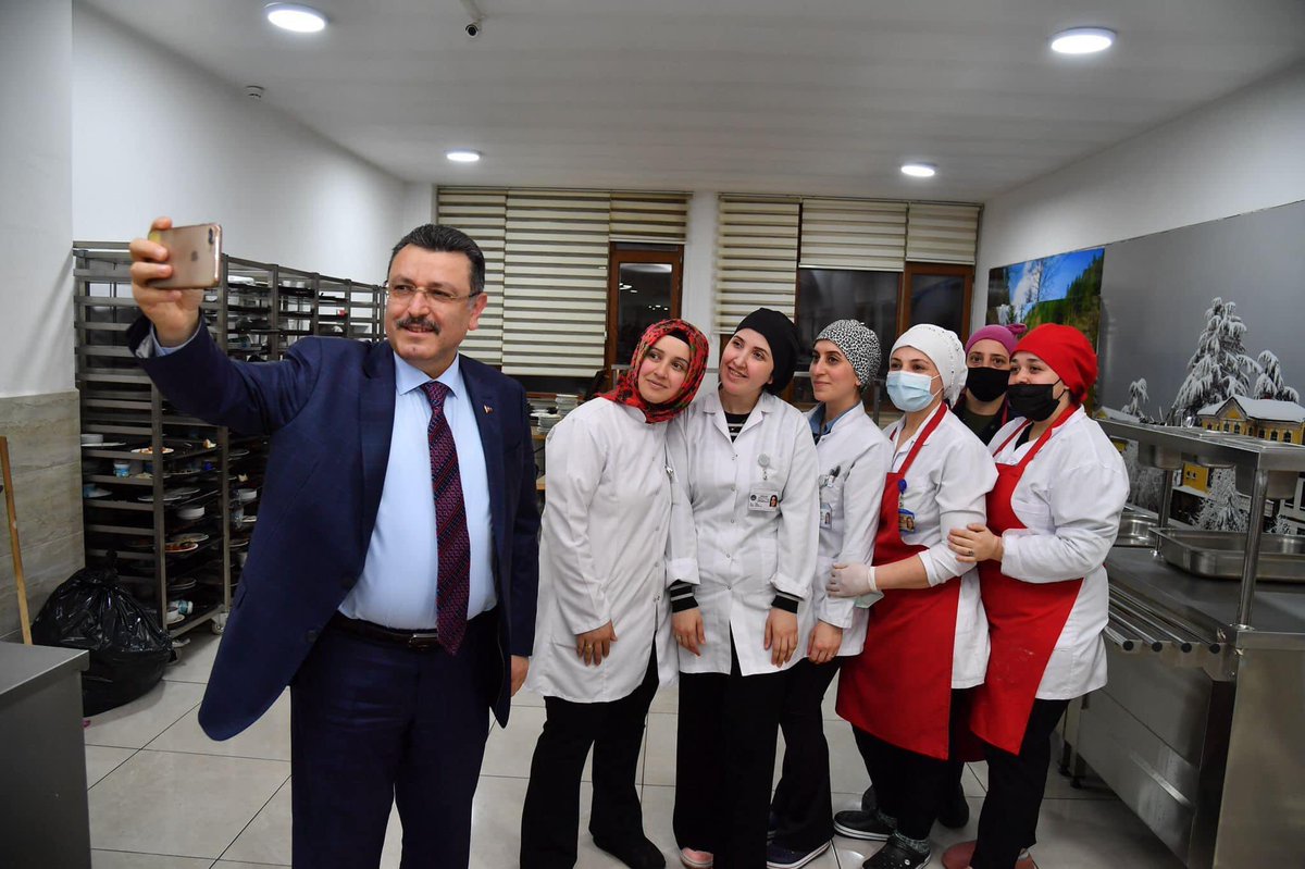 ahmetmgenc's tweet photo. Gençlerin sofrasına konuk olmaya devam ediyoruz. Çünkü soyadımız gibi biz de genciz. 😊 

📍Gülbaharhatun Kız Öğrenci Yurdu https://t.co/jBeFrY3YHp