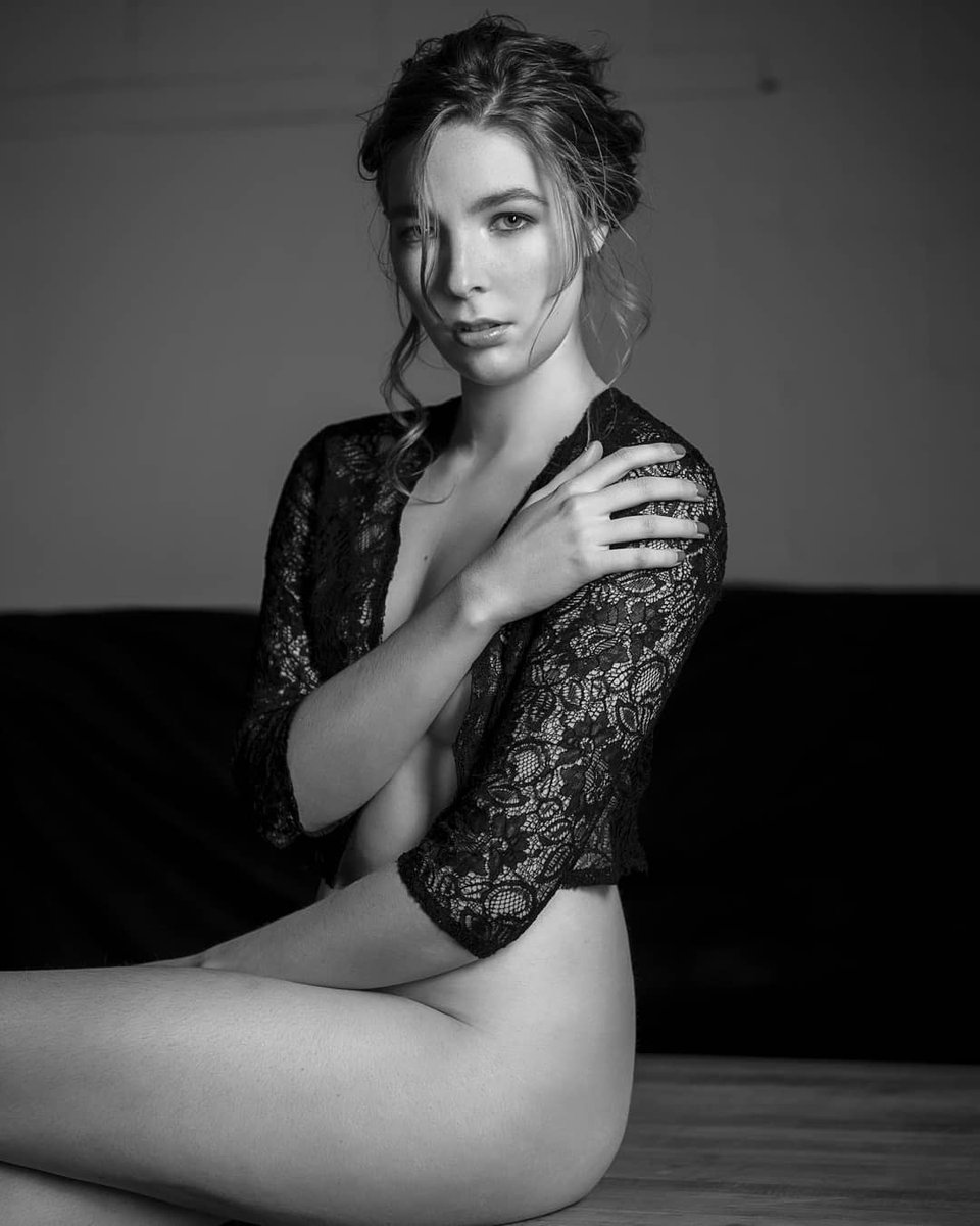 instagram.com/azimutharts?ig…
Hmua instagram.com/emmaplantmakeu…
Styling instagram.com/fashionablefoo…