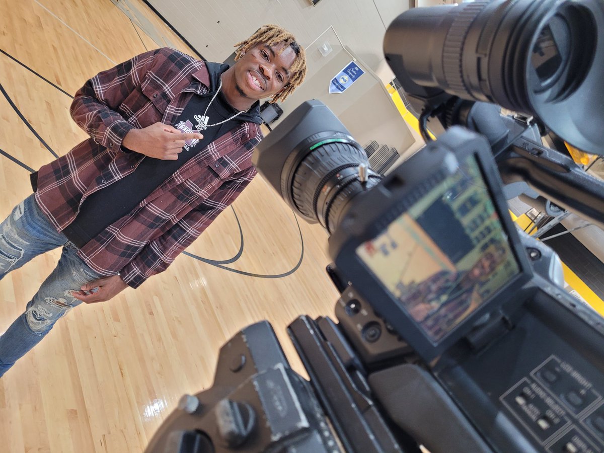 Sipsey Valley's <a href="/MartaviousRuss3/">Martavious Russell</a> makes it official, signs with <a href="/HailStateMBK/">Mississippi State Men's Basketball</a>. Tonight <a href="/wvua23/">WVUA 23</a> he talks his decision &amp; excitement of opportunity to play #SEC Basketball <a href="/garyharris_wvua/">Gary L. Harris</a> <a href="/SipseyB/">Sipsey Valley High Boys Basketball</a>