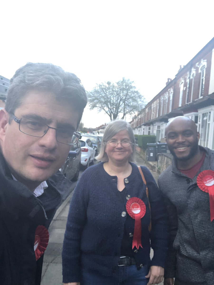 @LizClements and I were delighted to be joined by @AshleyBertie_ and the @BournvilleLab team on #MaryValeRoad #Bournville this evening talking to residents about our plans for a #CleanerGreenerSaferBirmingham and the challenges of the #CostOfLivingCrisis- #VoteLabourMay5th