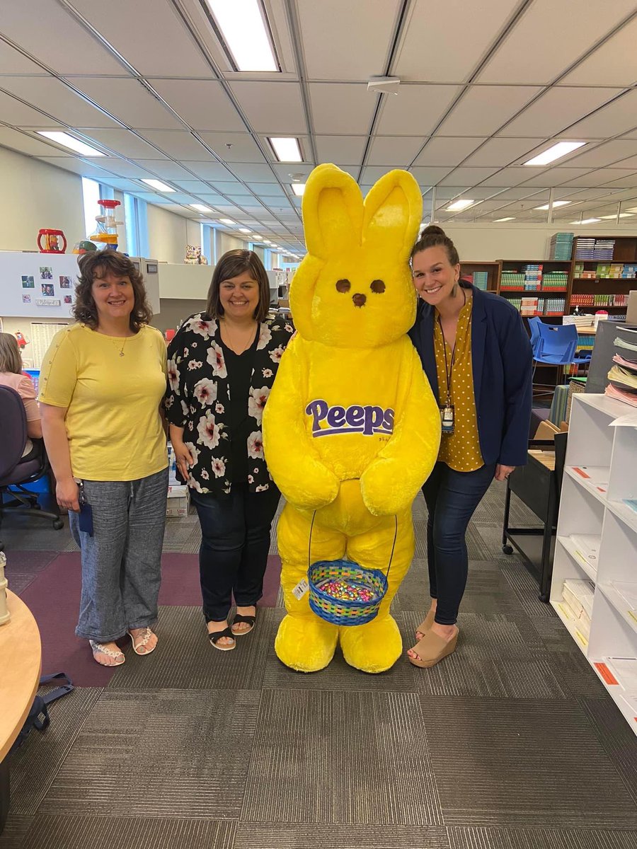 ghoov25's tweet photo. Spreading cheer with my peeps at work today! #earlylearningrocks https://t.co/GTl9dQ5x2n