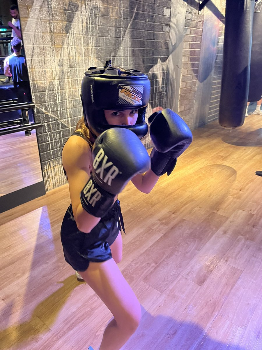 dnnr_io's tweet photo. Ready to fight whoever says there are no girls in crypto
#wagmi #womeninnfts #london #nftdining #theitalianpony https://t.co/Afli1OYBZJ