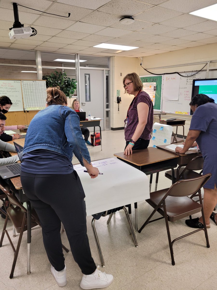 mrsfreeman79's tweet photo. I love seeing teacher-leaders step up to the plate and lead CBPLS! Shout out to @skcpayne at @DunnES_AISD for leading the way with the Cloze Activity presentation for 1st &amp; 2nd grade! Keep shining! @c10burggy @TCarinP  #putmeincoach #togetherweshine https://t.co/6fKRUQ4jti
