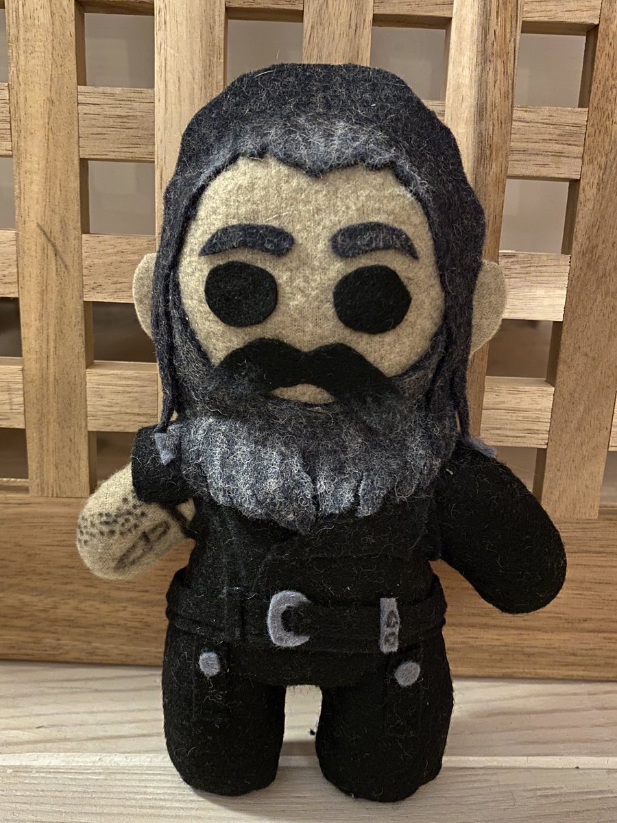 plushmaker's tweet photo. It’s been decided— i’m starting an #OFMD plush project ✨ Let’s see if I can create a plush version of every single crewmate of the Revenge!! First up is #Blackbeard 🏴‍☠️ plush is handsewn - 19cm - 3,5 hours total #OurFlagMeansDeath #crafts #plushies @TaikaWaititi https://t.co/rVpFHDX220