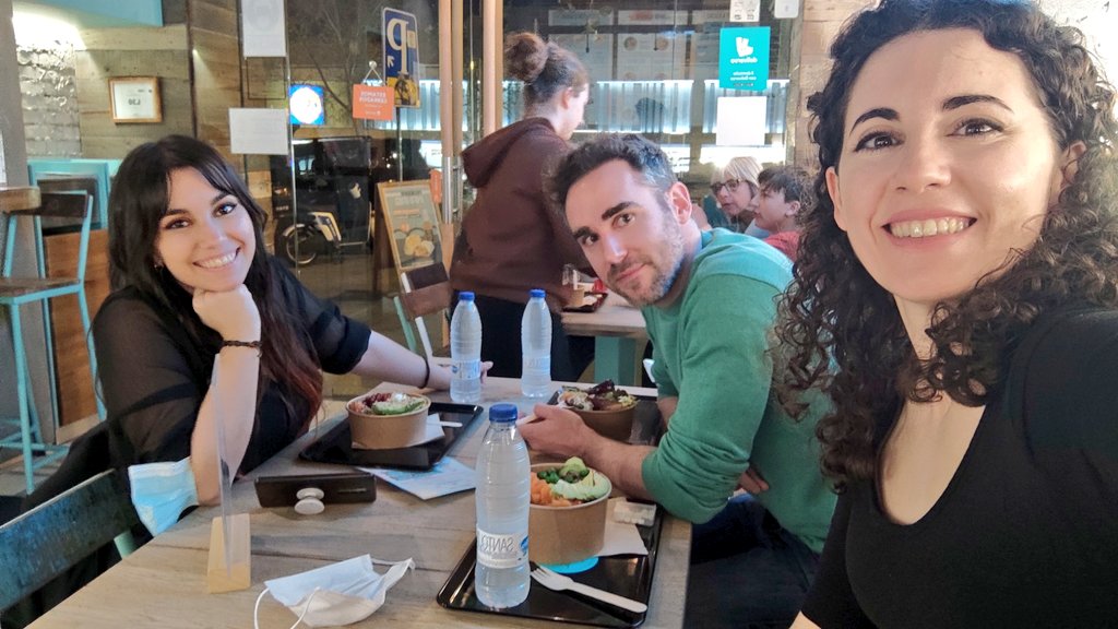 Sonia_MS_'s tweet photo. Cómo me gusta el poke maemía 🤩
Cenita de cumples con mis @IsaBarbaArt y @cocoaspen 💙 https://t.co/9y0HdzRgct