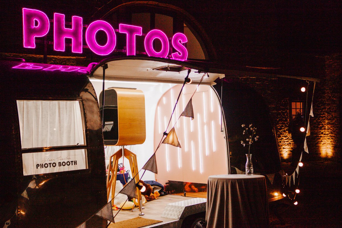 #weddinghour anyone said instant prints? 
Yes yes yes ❤ and online gallery you can grab your digital copies for your social media ❤ #Photobooth #fun
#malvernhillshour