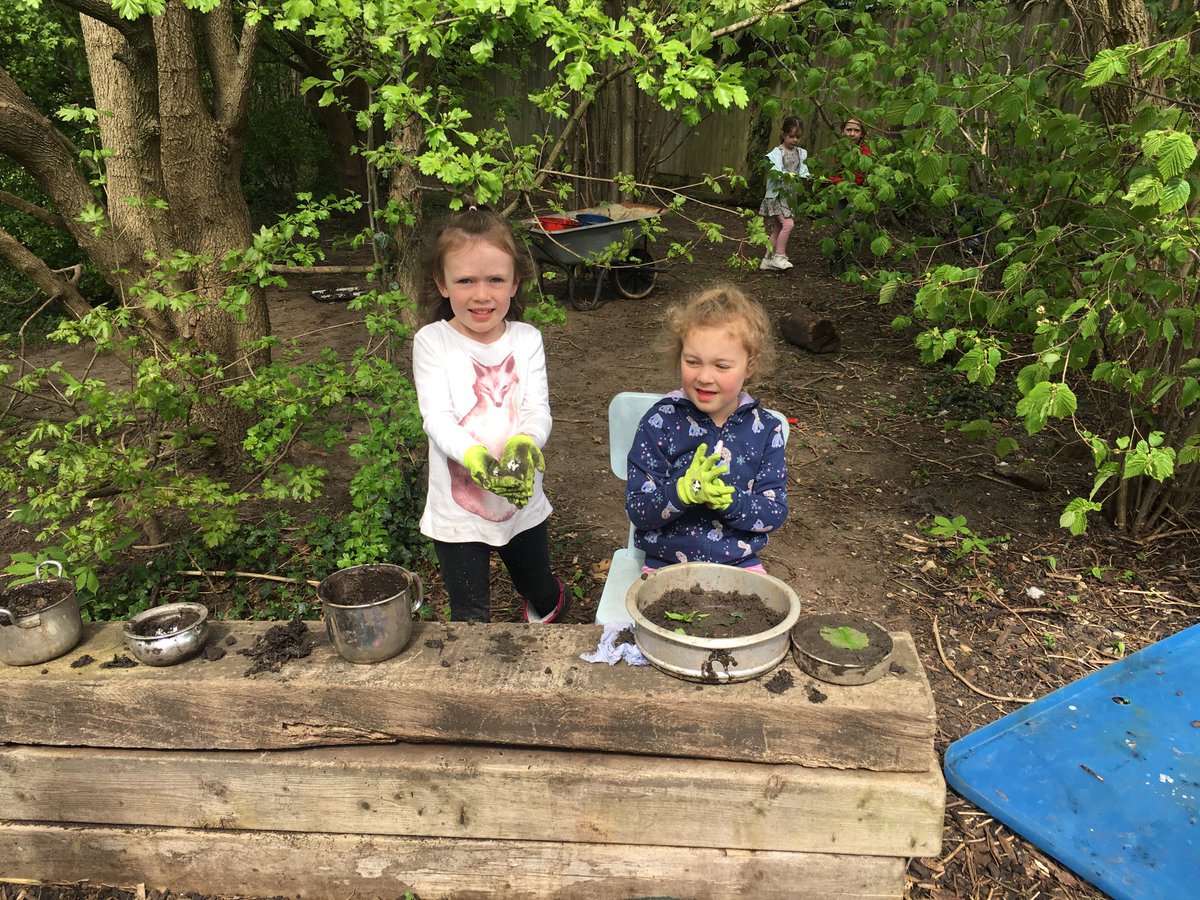 rachel72h's tweet photo. Mud pie shop and compost work at ⁦@trafinfants⁩ Easter gardening camp https://t.co/IsuLLKojqc