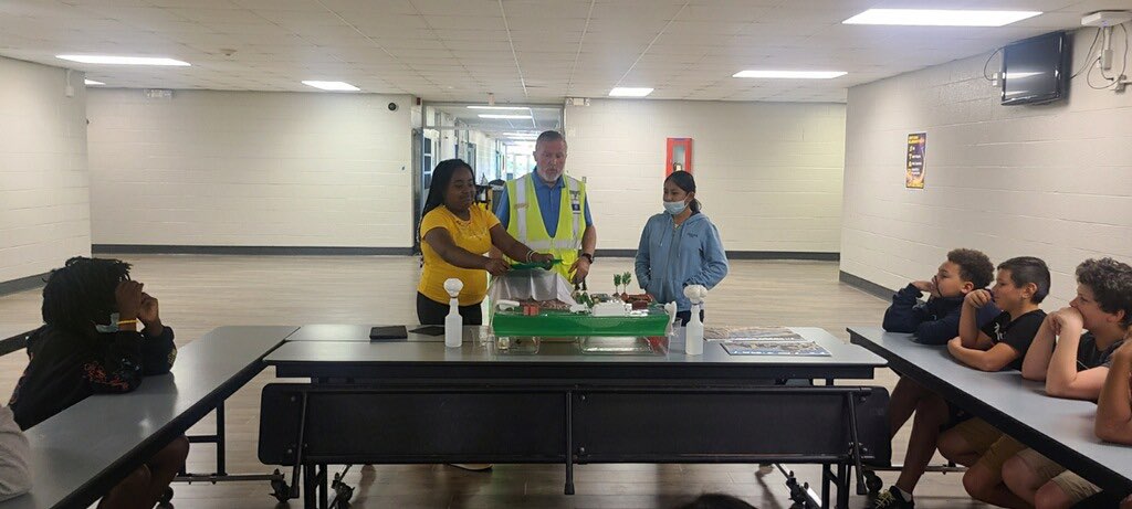 BrevAfterschool's tweet photo. Community Partners are important to enriching the lives of our students. Thank you, @UFIFASBrevardCo & @BrevSolidWaste, for all you do throughout the community. Here they are at Saturn bringing cooking and recycling science. #AfterschoolWorks #BAS321 #FL21CCLC https://t.co/aHFamyW0Xi