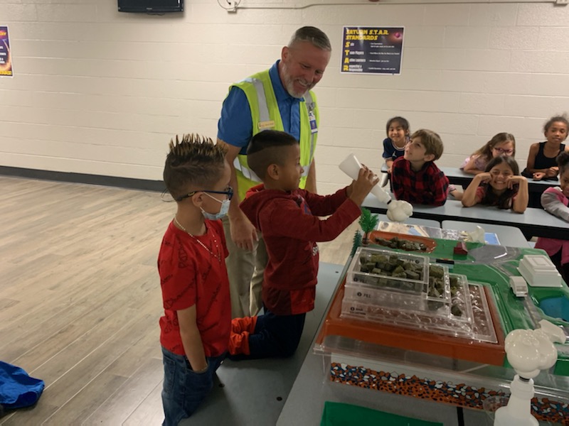 BrevAfterschool's tweet photo. Community Partners are important to enriching the lives of our students. Thank you, @UFIFASBrevardCo & @BrevSolidWaste, for all you do throughout the community. Here they are at Saturn bringing cooking and recycling science. #AfterschoolWorks #BAS321 #FL21CCLC https://t.co/aHFamyW0Xi