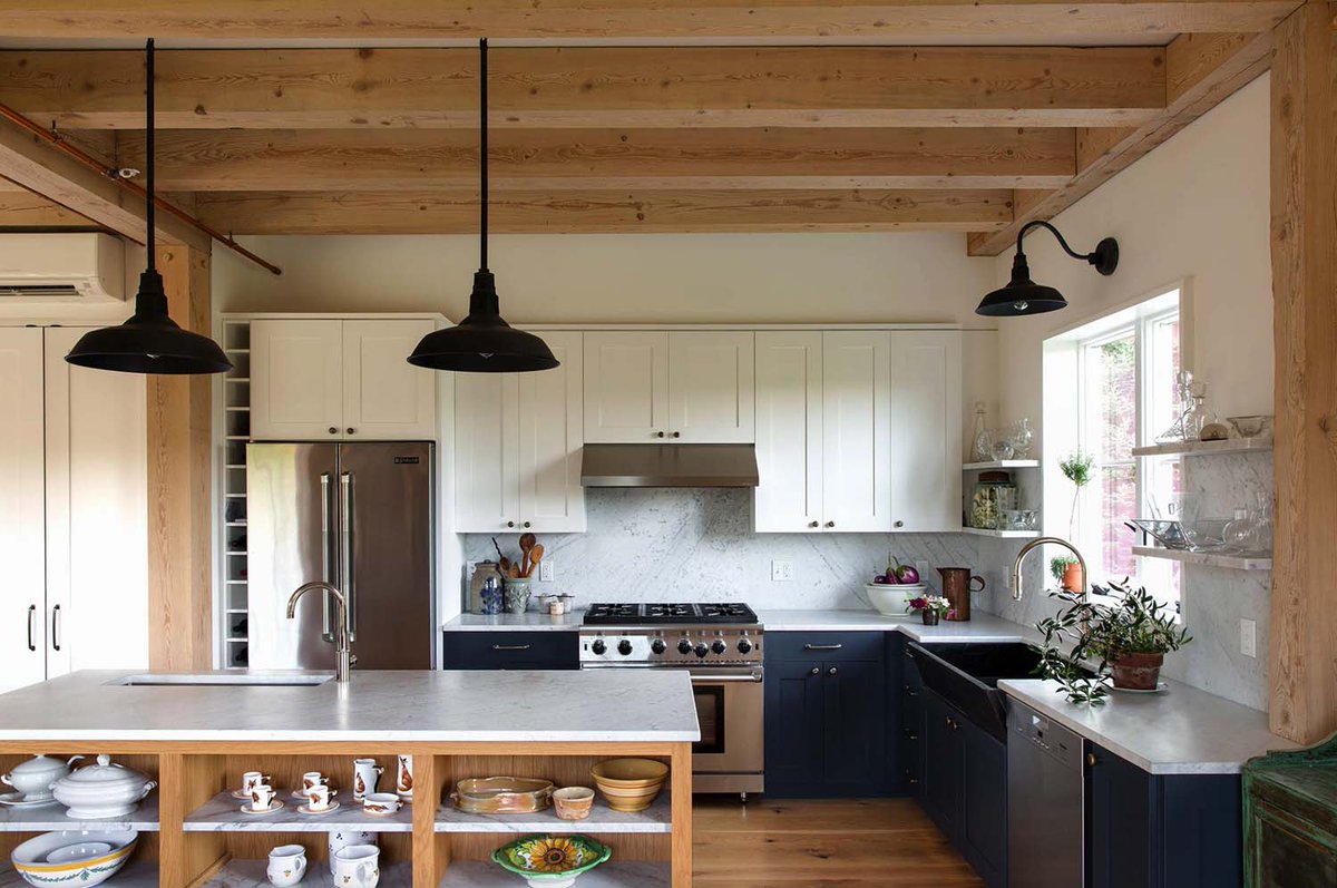 Timber frame barn house gets beautiful renovation in Maine countryside
onekindesign.com/2020/04/17/tim…