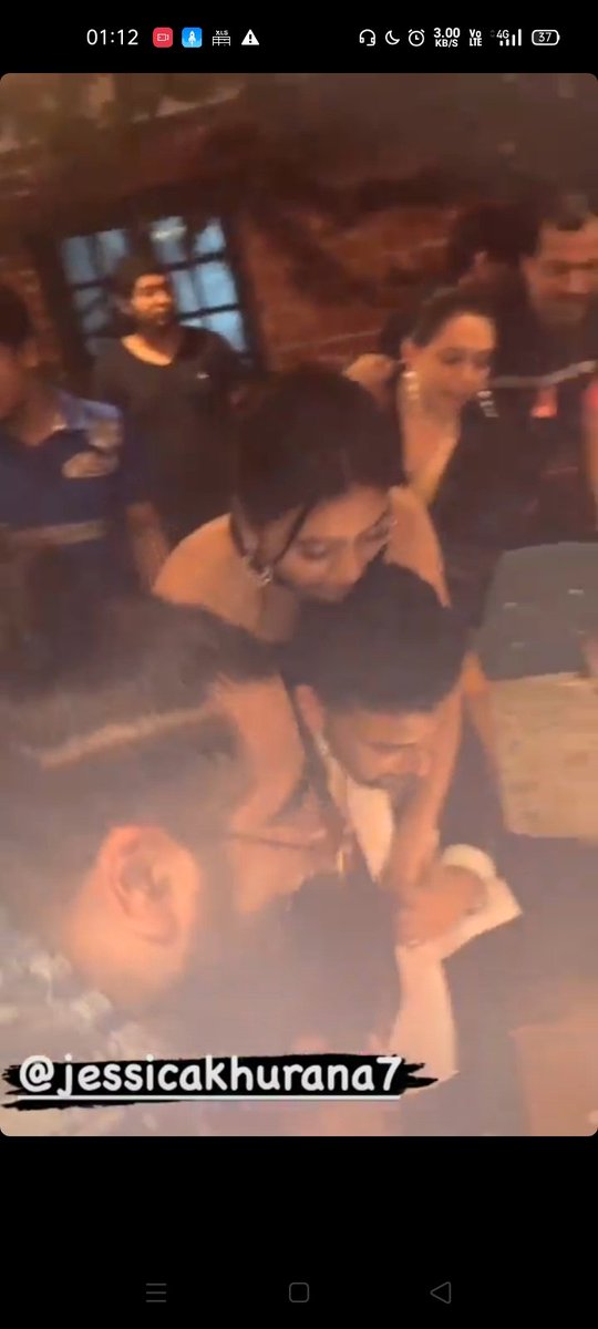 Anjalit70497462's tweet photo. Nanand's birthday

Bhaiya bhabhi sitting beside while cake cutting..... Nd nanand gives first bite of cake to her bhabhi.....🥺🥺

Doesn't it look like that??  

#TejRan https://t.co/x2lejYGGuR