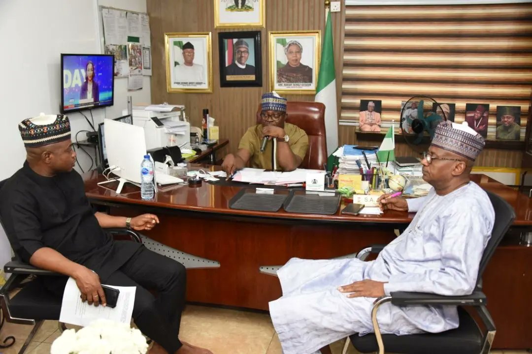 umargombe's tweet photo. @oyitc_2020 President & team meet with Federal Ministry of Trade & Investment DIrector in preparation towards our Houston trade Show & exhibition.
#AboutYesterday #KeyIn
#Enterprenuer
#MadeInNigeria https://t.co/hV7cc8szpp